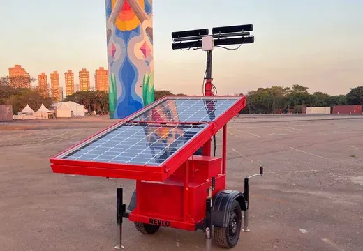 Torre de iluminação em rodovias e obras de arte